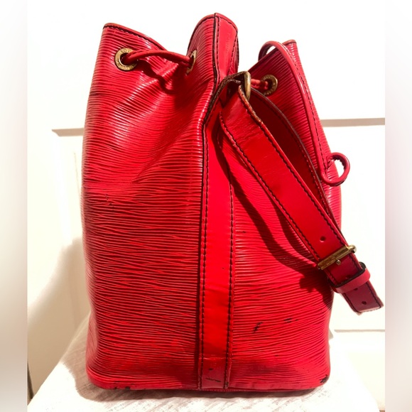 Louis Vuitton Vintage Red Epi Leather Petit Noé Bucket Bag - Picture 4 of 10